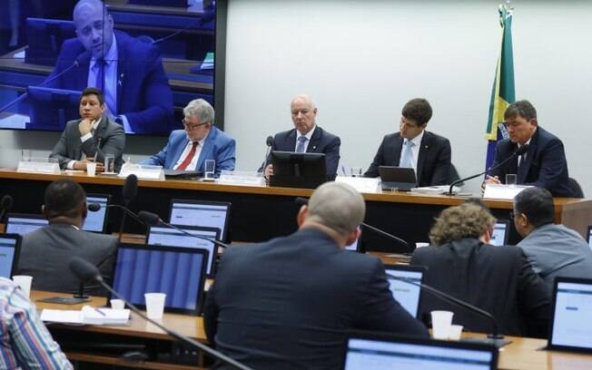 CPI que investiga derramamento de óleo se reuniu nesta terça-feira (18)