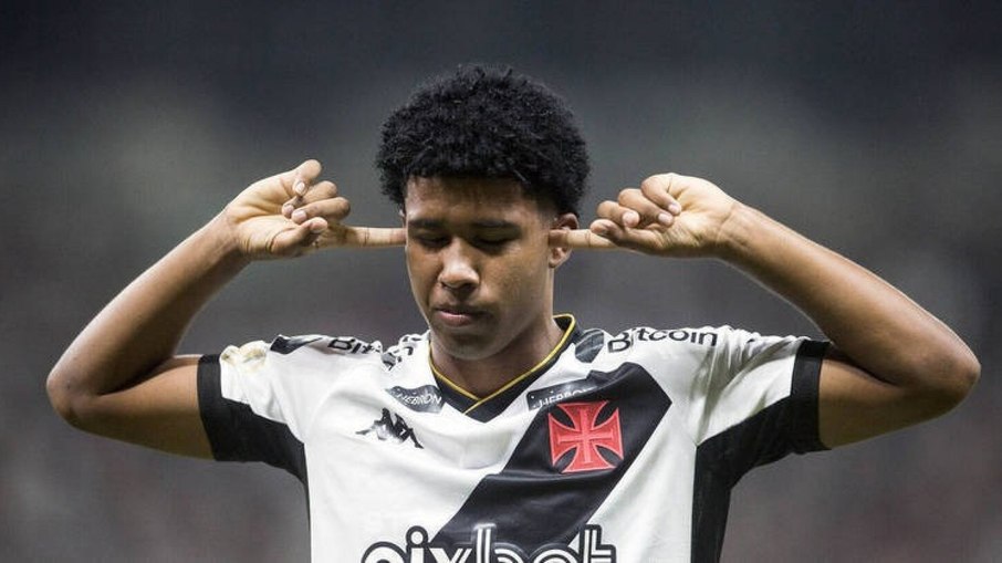 Andrey vive os últimos momentos com a camisa do Vasco