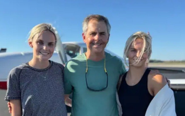 Mark Anderson, 62 anos, e suas filhas, Lainey (à esquerda), 22 anos, e Ellie, 17 anos, morreram quando o avião em que viajavam caiu no meio da selva de Montana. Mark Anderson, 62 anos, e suas filhas, Lainey (à esquerda), 22 anos, e Ellie, 17 anos, morreram quando o avião em que viajavam caiu no meio da selva de Montana.