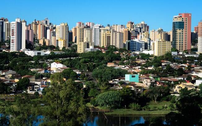 A cidade paranaense de Londrina é outra opção mais em conta que destinos no exterior para quem quer viajar de avião