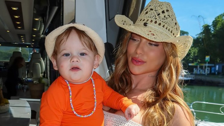 José Leonardo completa um ano e ganha homenagem de Virginia