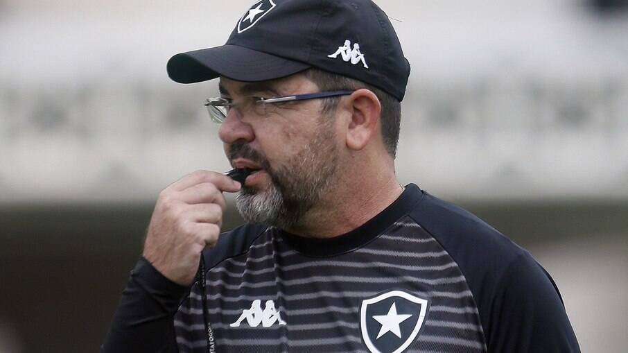 Enderson Moreira criticou André Rizek após derrota para o Botafogo