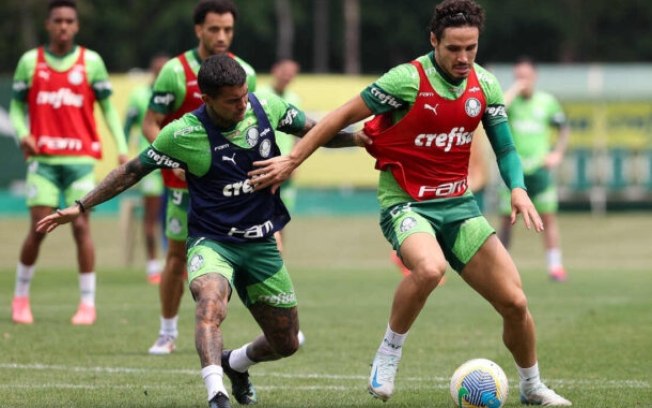 Raphael Veiga durante treino na Academia de Futebol