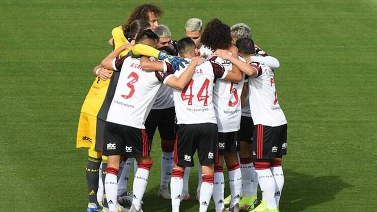 VÍDEO: Zagueiro faz gol contra bizarro no Campeonato Indiano; veja! - Lance!