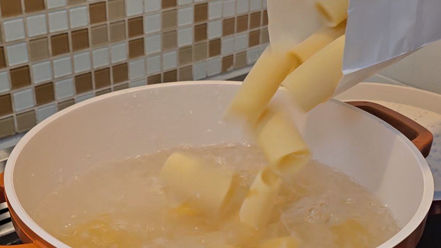 Pasta na água