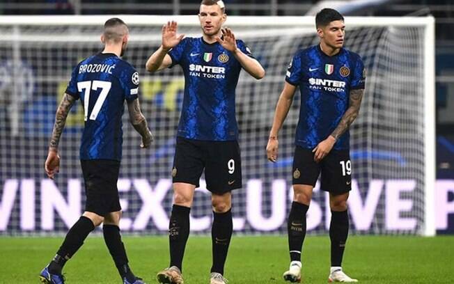 Com dois de Dzeko, Inter vence o Shakhtar e fica um passo de avançar às oitavas da Champions League