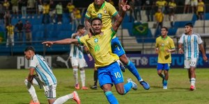 Árbitro ignora denúncia de racismo em Brasil x Argentina