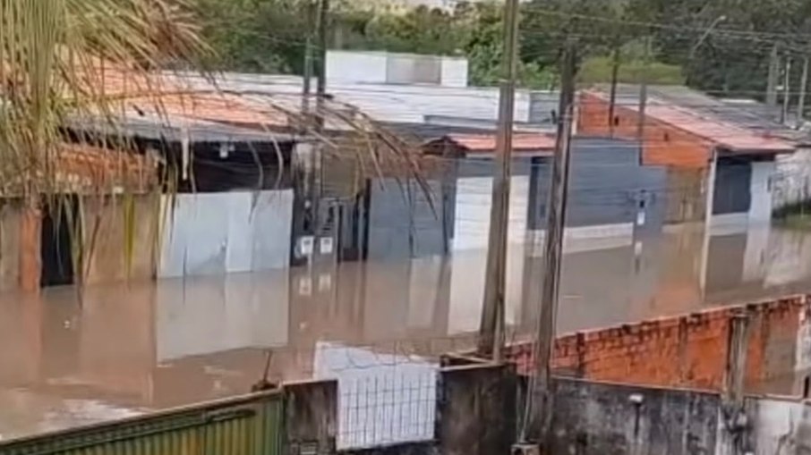 Casas alagadas pelo temporal em Sumaré SP Casas alagadas pelo temporal em Sumaré SP