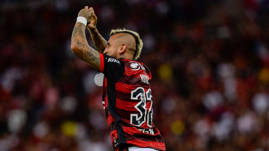 Vidal marcou um dos gols da vitória do Flamengo sobre o Atlético-GO