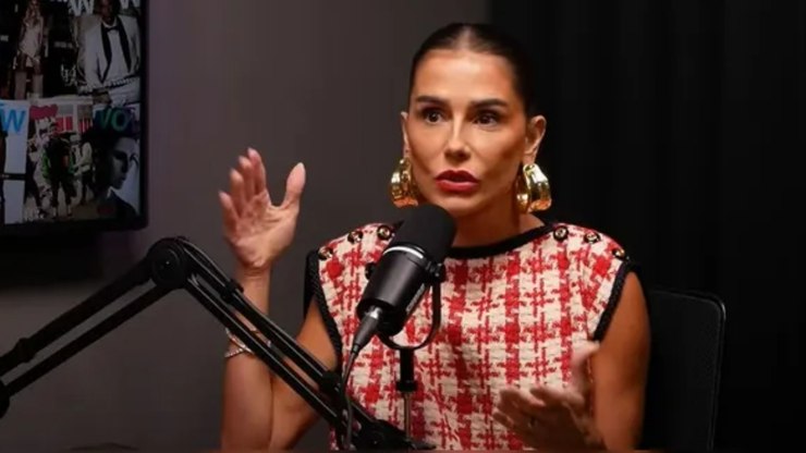 Deborah Secco expõe diferenças entre vida pessoal e profissional