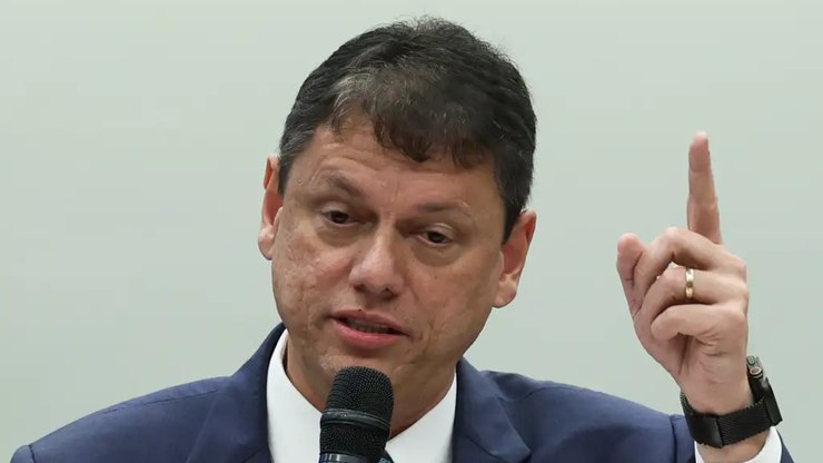 “O martelo está batido”, diz Tarcísio sobre candidatura de Flávio