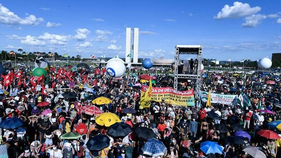Manifestantes fazem protesto em Brasília pelo meio ambiente