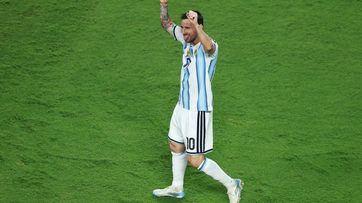 Melhor da história? A cada jogo, Messi ganha votos para ser rei