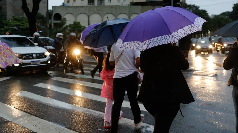 Ciclone trará vento em seis estados nesta segunda-feira.