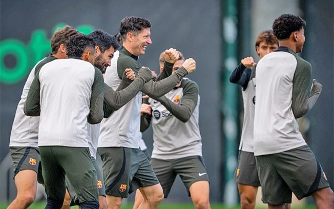 Jogadores do Barcelona durante treinamento da equipe - Foto: Divulgação Sara Gordon/FC Barcelona