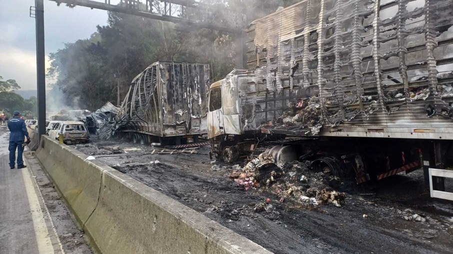 Veículos pegaram fogo Veículos pegaram fogo