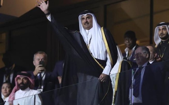 Emir do Qatar assiste à final da Copa entre Argentina e França