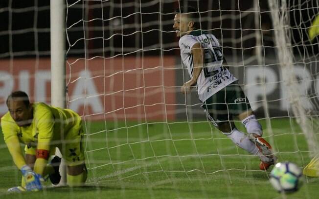 Willian Bigode fez o gol que colocou o Palmeiras na vice-liderança do Brasileirão