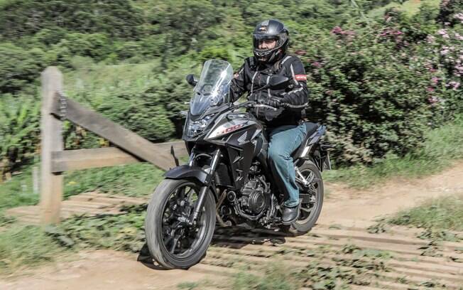 A Honda CB 500X tem roda dianteira de 19”, mais adequada ao fora de estrada