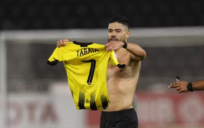 Bruno Tabata fez 13 gols em 28 jogos pelo Qatar SC Bruno Tabata fez 13 gols em 28 jogos pelo Qatar SC
