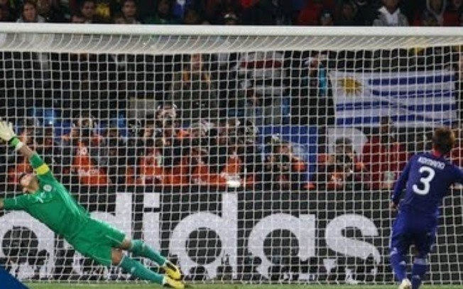 Komano perde pênalti histórico que poderia levar Japão às quartas de final da Copa do Mundo de 2010