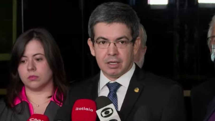 Randolfe Rodrigues fala sobre o pedido de abertura da CPI do MEC