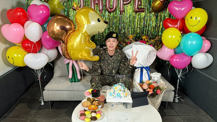 J-Hope, do BTS, é dispensado do exército e fandom ARMY comemora