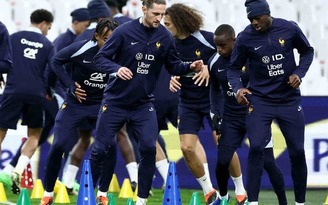 Jogadores da França durante treinamento da equipe - Foto: Franck Fife/AFP via Getty Images