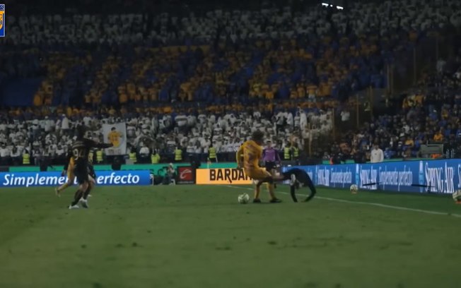 Gignac faz golaço em chute de primeira na vitória do Tigres sobre o Pumas