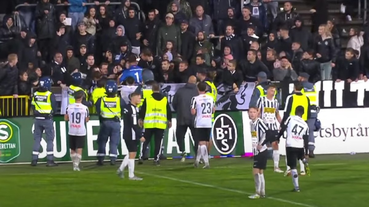 Goleiro briga com torcedores em clássico na Suécia