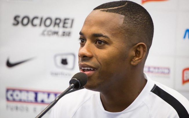 Robinho agora está com outros presos 