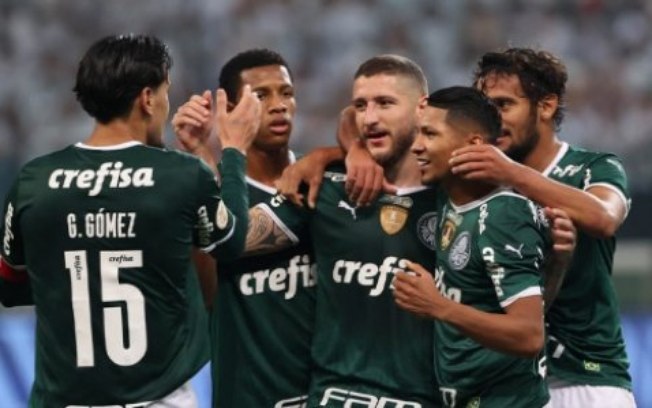 Palmeiras sai atrás, faz quatro gols em sete minutos, bate o Atlético-GO e abre vantagem no Brasileirão