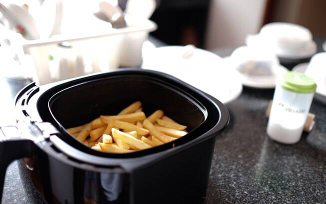 Estudos científicos apontam que a fritadeira elétrica é realmente a melhor opção para consumir alimentos fritos