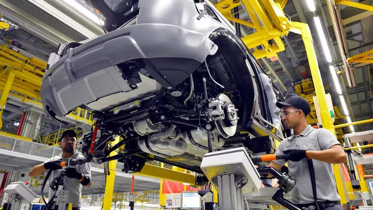 Fábrica da Land Rover paralisa operações no Brasil