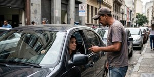 Flanelinha: o que fazer em caso de ameaça na rua