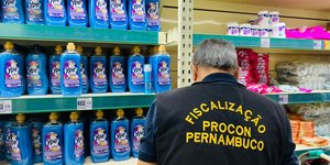 Procon recolhe mais de 100 produtos da Ypê no Recife