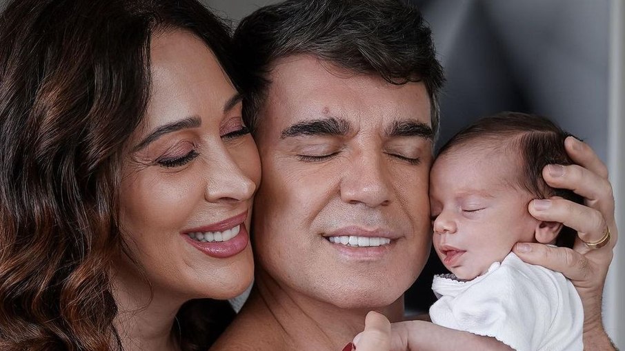 Claudia Raia posta foto com Lucca e Jarbas Homem de Mello