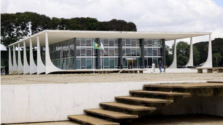 STF aguarda resposta 'convincente' de Bolsonaro até as 20h34