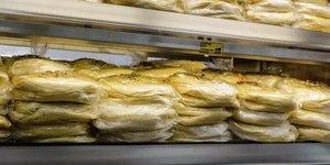 Jovem embarca em avião no Texas com 200 tortilhas na bagagem