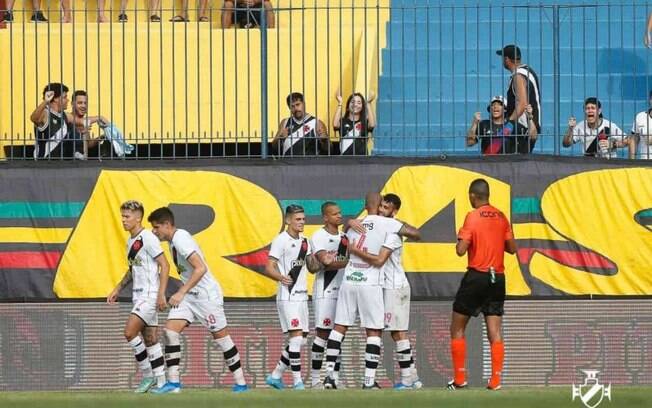 Mudança na lateral, força no Nordeste e mais: o que observar do Vasco contra o Botafogo pelo Carioca