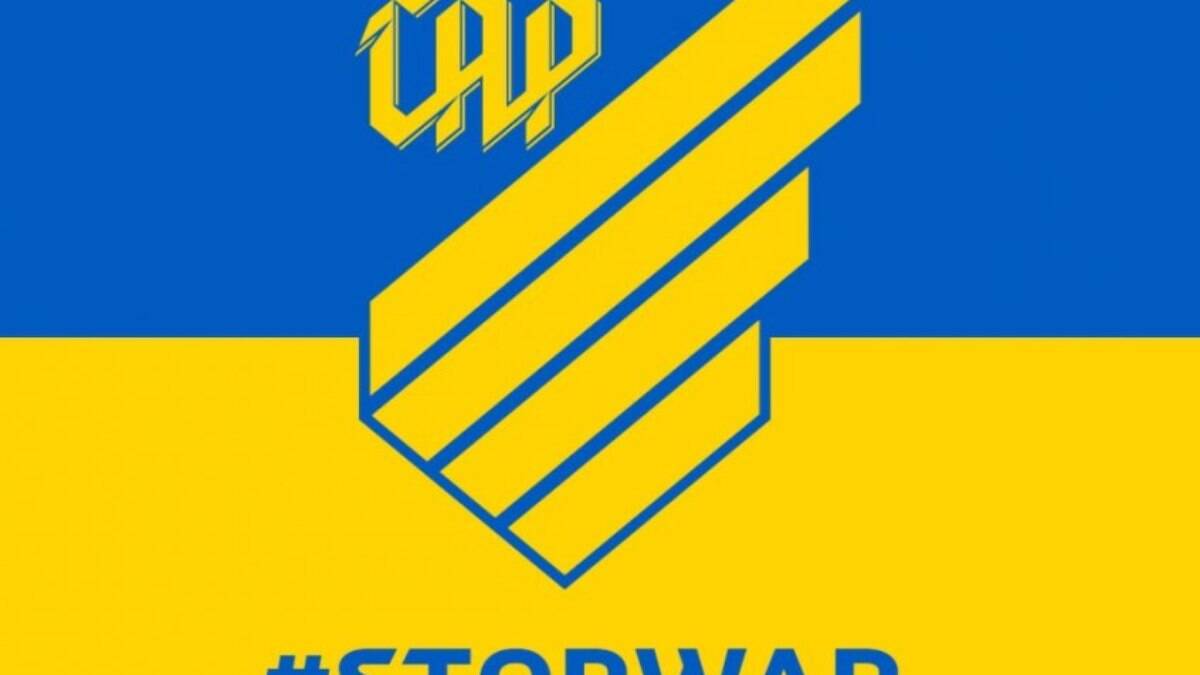 Em mensagem de solidariedade a Ucrânia, Athletico-PR muda cores do escudo