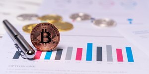 Bitcoin atinge maior valor da história: é hora de investir?