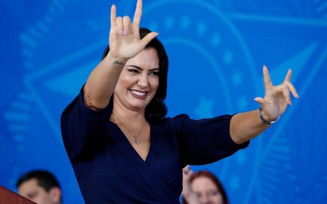 Michelle Bolsonaro fez um procedimento cirúrgico estético