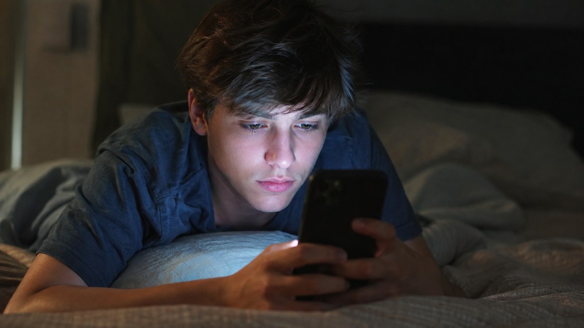 Crianças e adolescentes passam horas a fio nos aplicativos da Meta