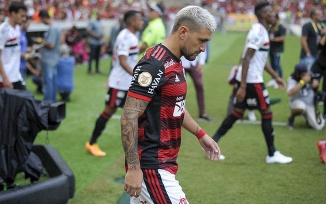 Flamengo sugere Uruguai poupar Arrascaeta por desgaste e monitora situação do meia