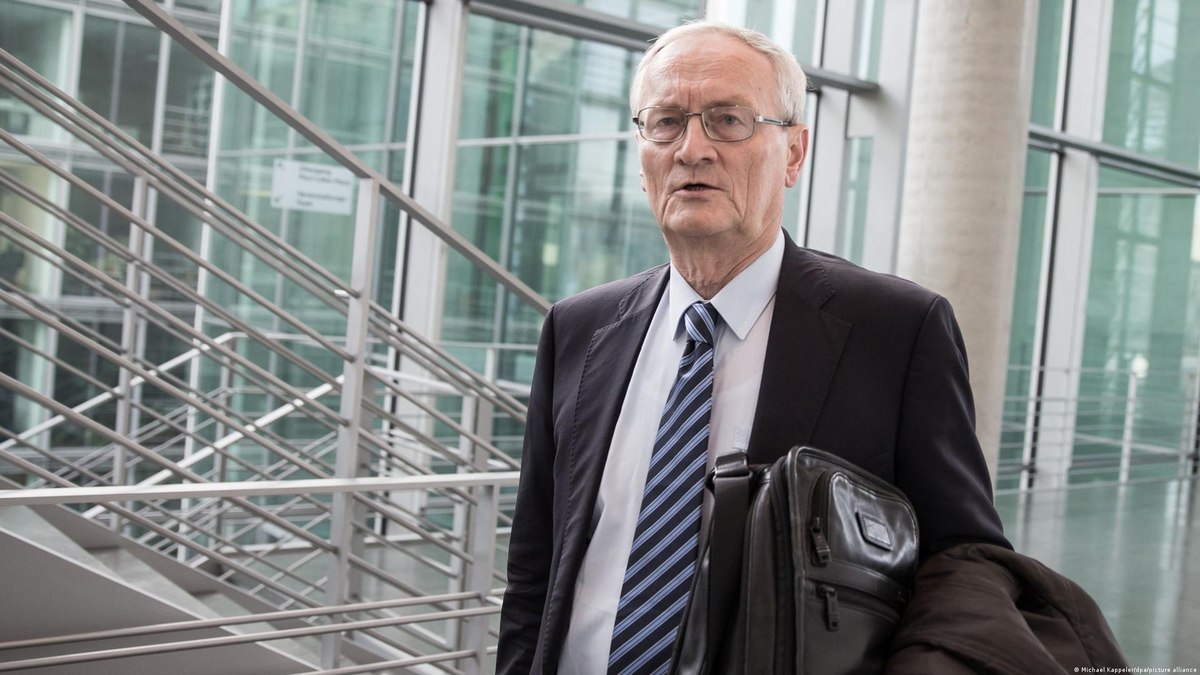 Ex-chefe do serviço de inteligência da Alemanha preso por traição