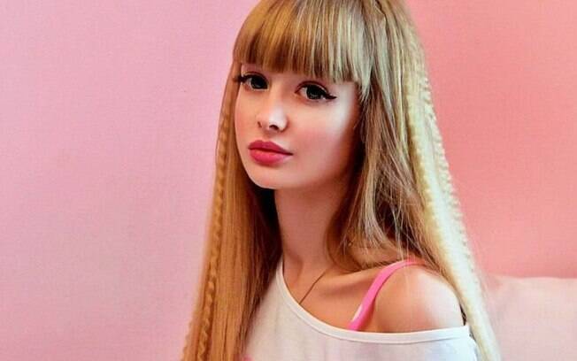 A russa Angelica Kenova é conhecida como a Barbie Humana