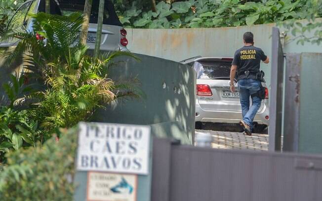 Policiais fizeram buscas nesta quinta-feira (26) na casa do empresário Eike Batista, na zona sul do Rio de Janeiro