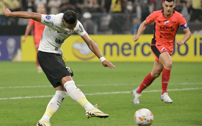 Em noite mágica, Romero se diz feliz com as marcas atingidas pelo Corinthians