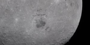 Artemis II: cratera lunar homenageia esposa de comandante